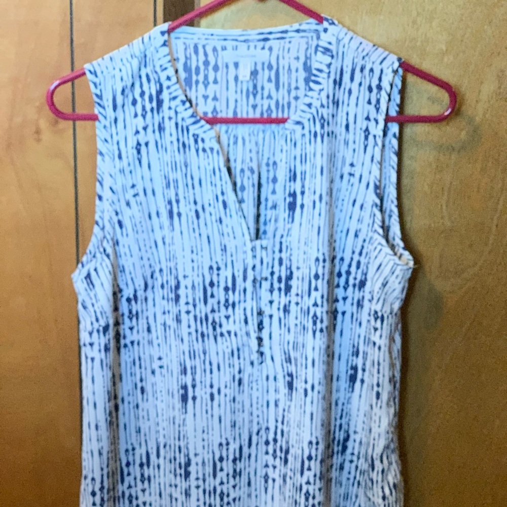 Ladies Brand Maurice’s Size Medium Sleeveless Pullover Top Color is Navy & White